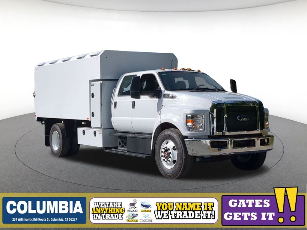 2027 Ford F-750SD Base