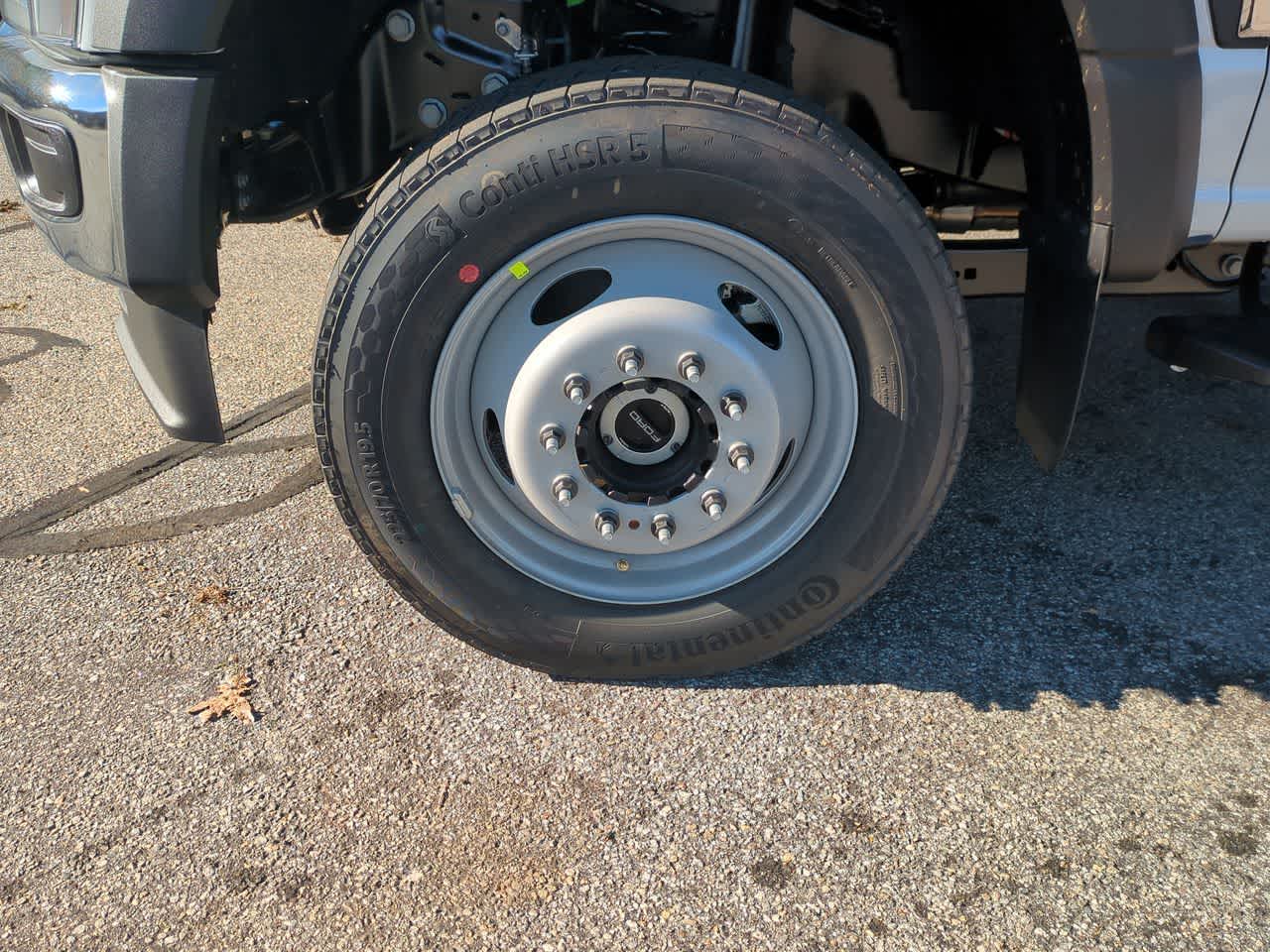 2026 Ford F-550 Super Duty Chassis Cab XL - Photo 27