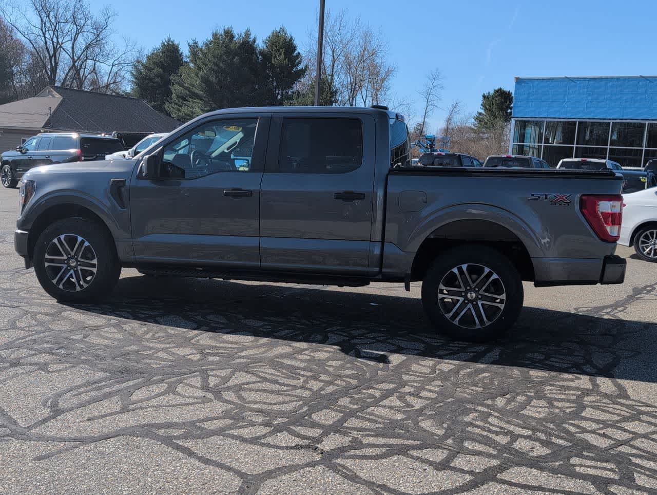 2023 Ford F-150 XL 4WD Supercrew 5.5 Box photo 5