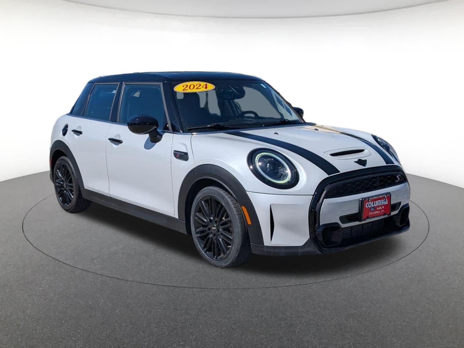 2024 MINI Hardtop Cooper S's photo