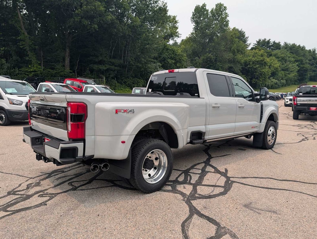 New 2026 Ford Super Duty F-450 DRW Platinum 4WD Crew Cab 8 Box Truck