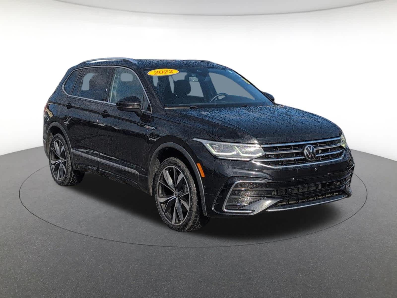 2022 Volkswagen Tiguan SEL R-Line photo 1