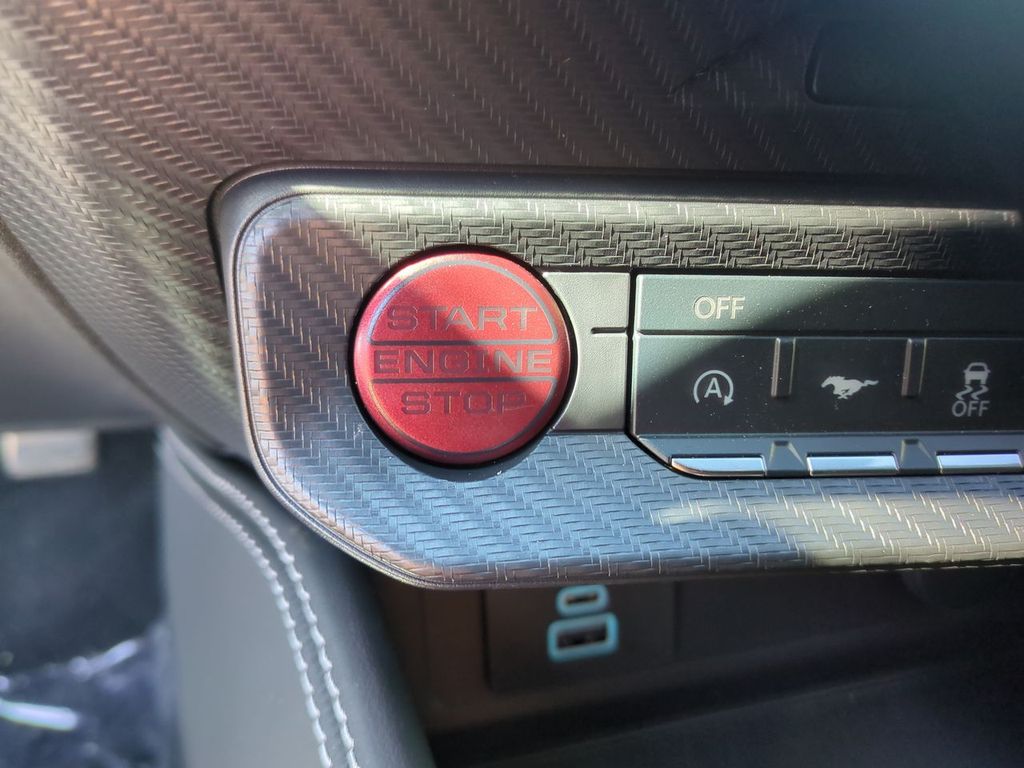 2025 Ford Mustang GT Premium Fastback - Photo 13