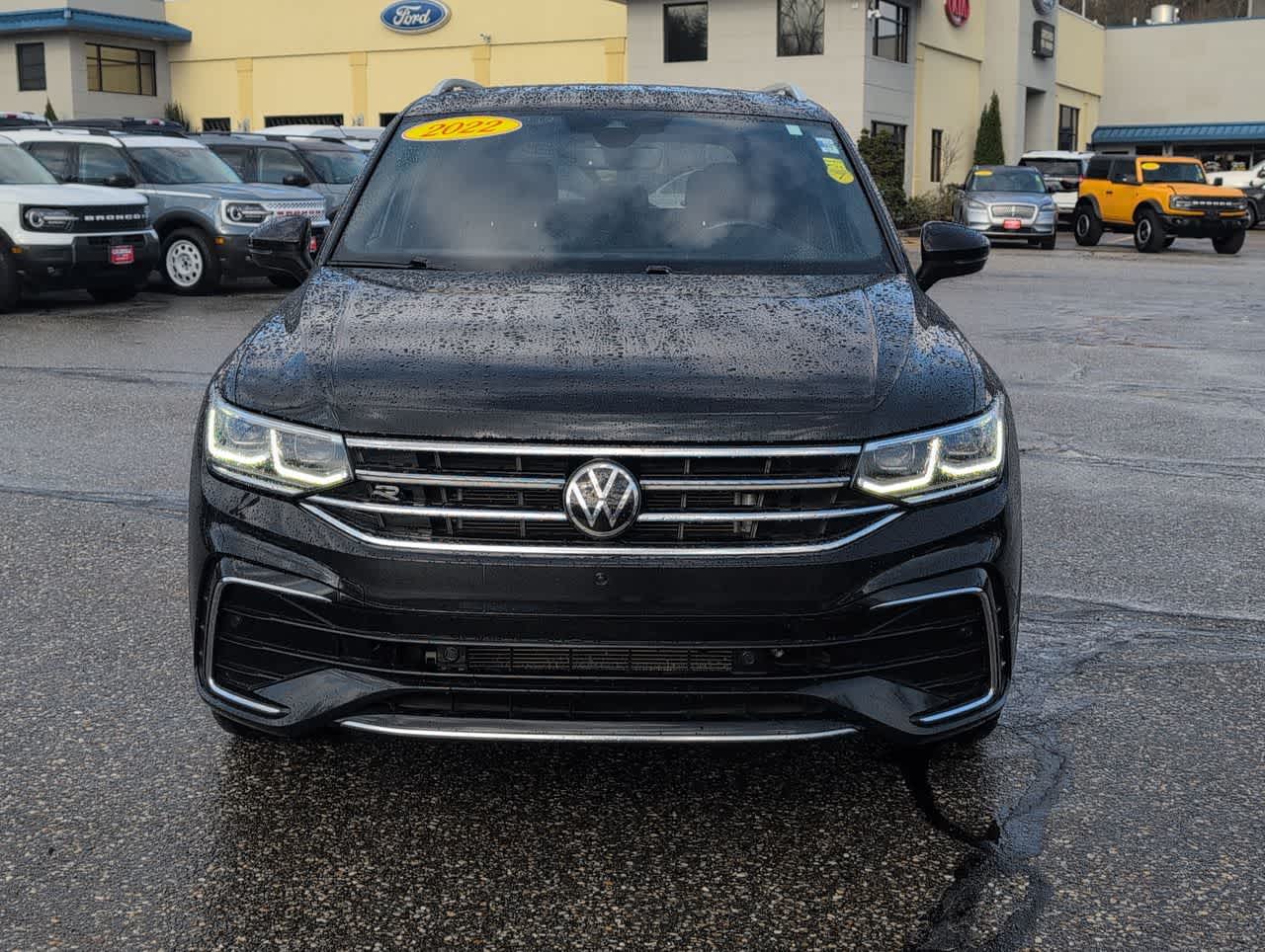2022 Volkswagen Tiguan SEL R-Line photo 3