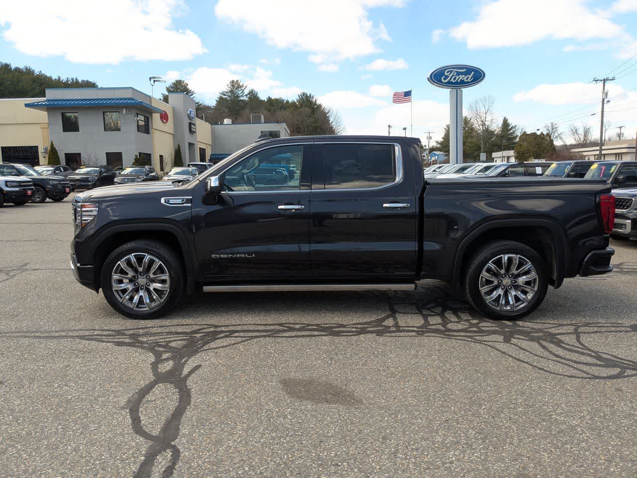 2023 GMC Sierra 1500 Denali 4WD Crew Cab 147 photo 5