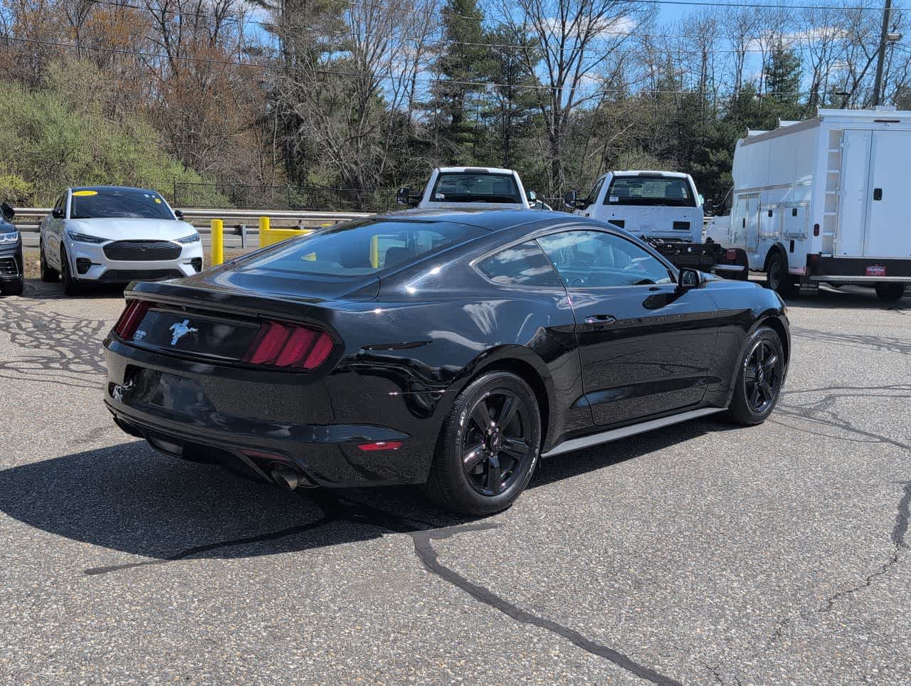 2017 Ford Mustang V6 photo 2