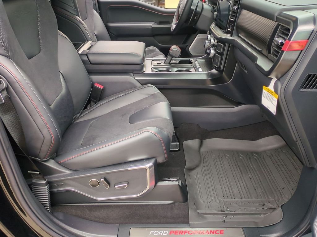 2025 Ford F-150 Raptor - Photo 31