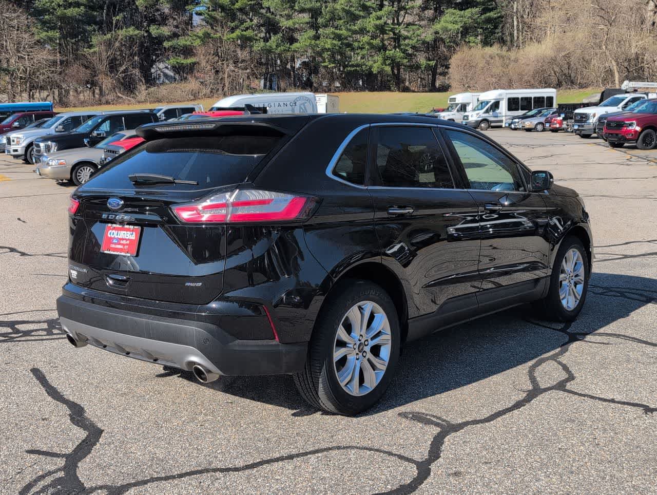 2024 Ford Edge Titanium photo 2