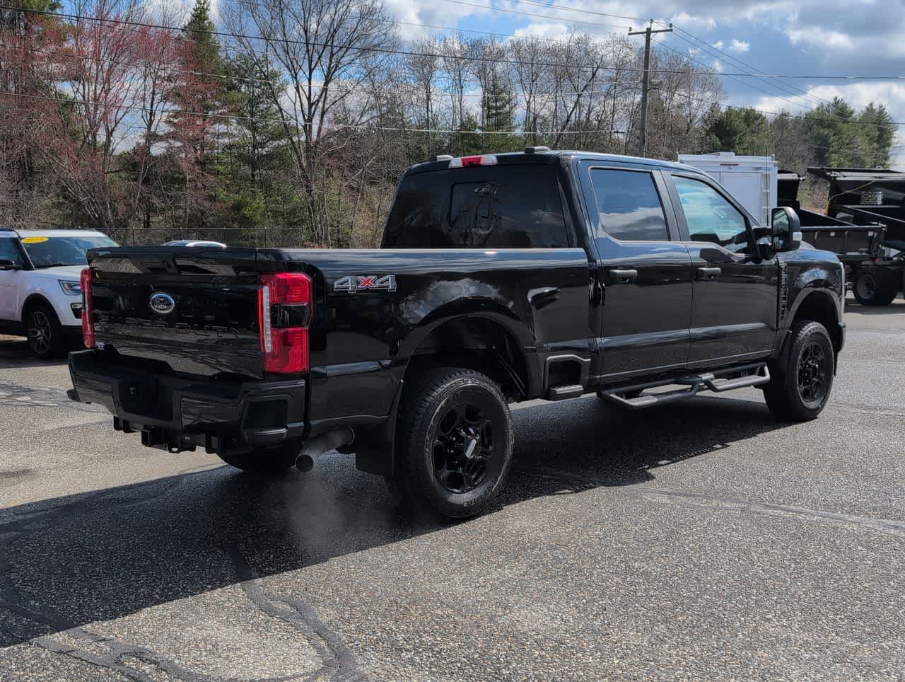 2023 Ford Super Duty F-250 Pickup XL 4WD Crew Cab 6.75 Box photo 2
