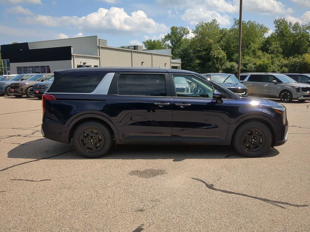 New 2027 Kia Carnival LXS Minivan/Van
