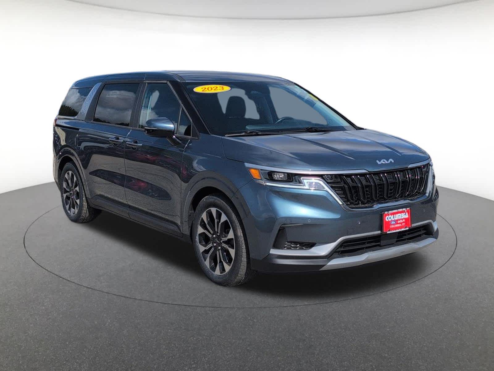 2023 Kia Sedona EX's photo