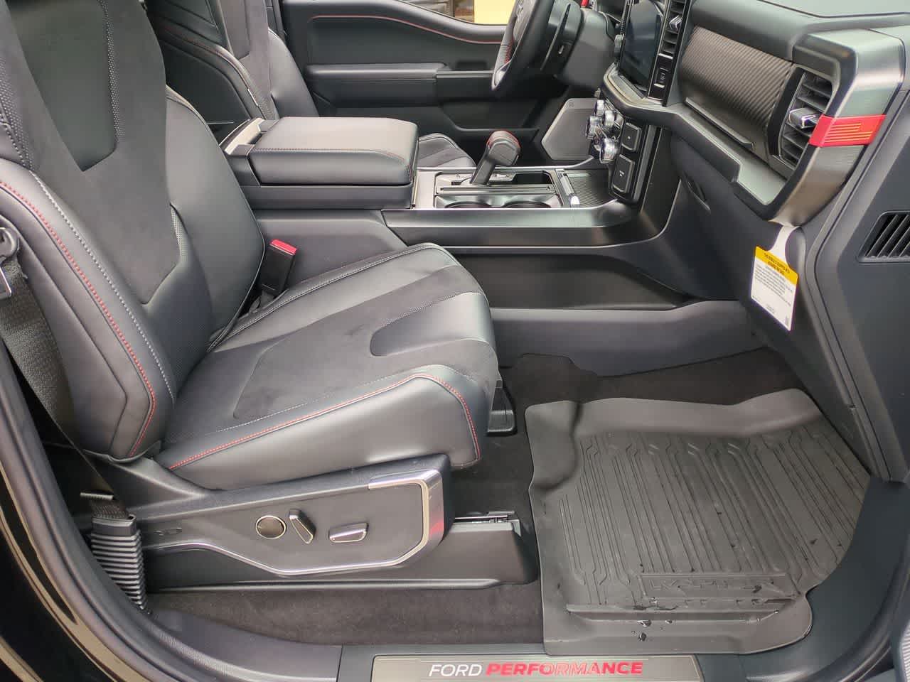2025 Ford F-150 Raptor - Photo 31