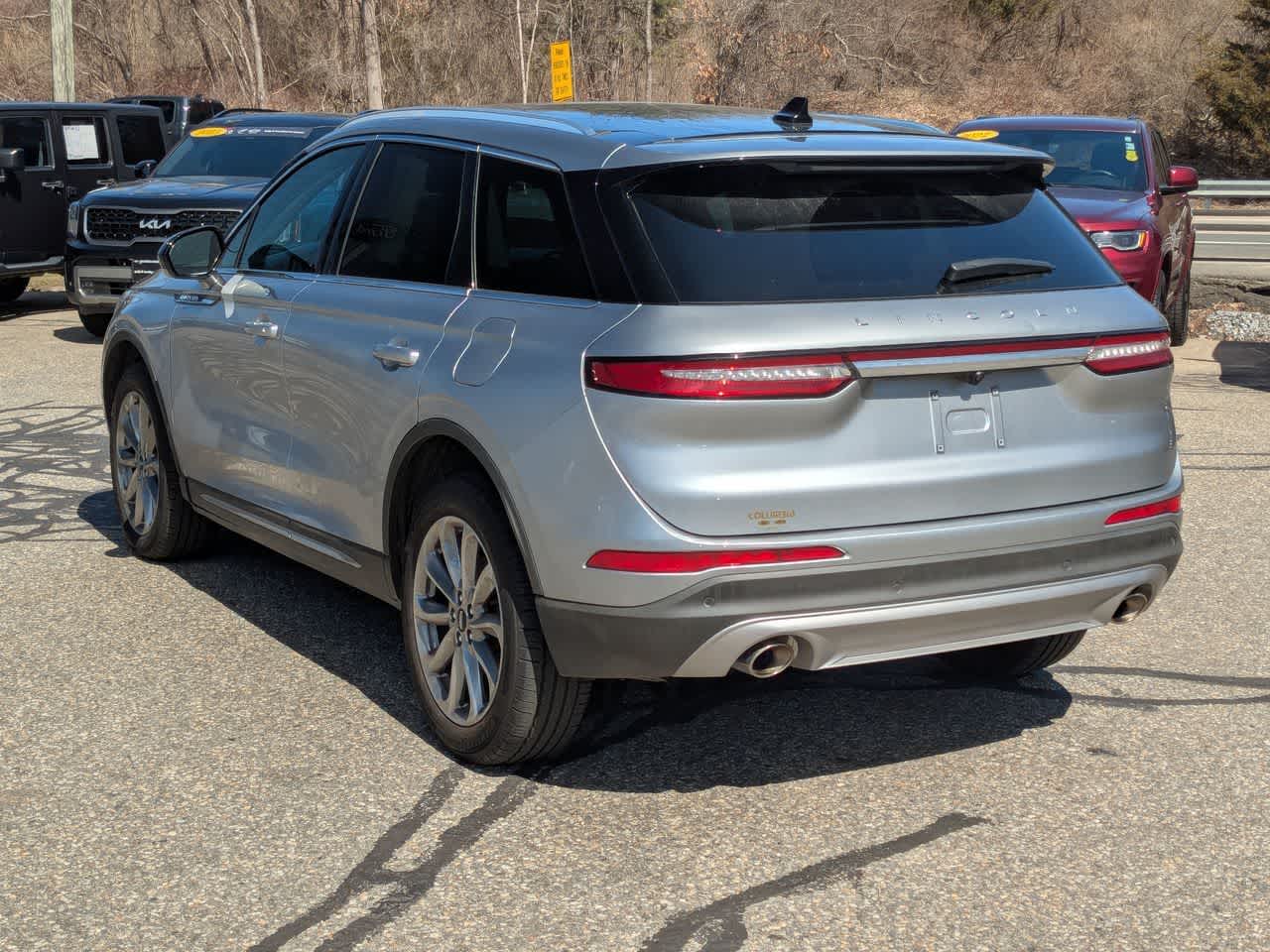 2022 Lincoln Corsair Standard photo 4