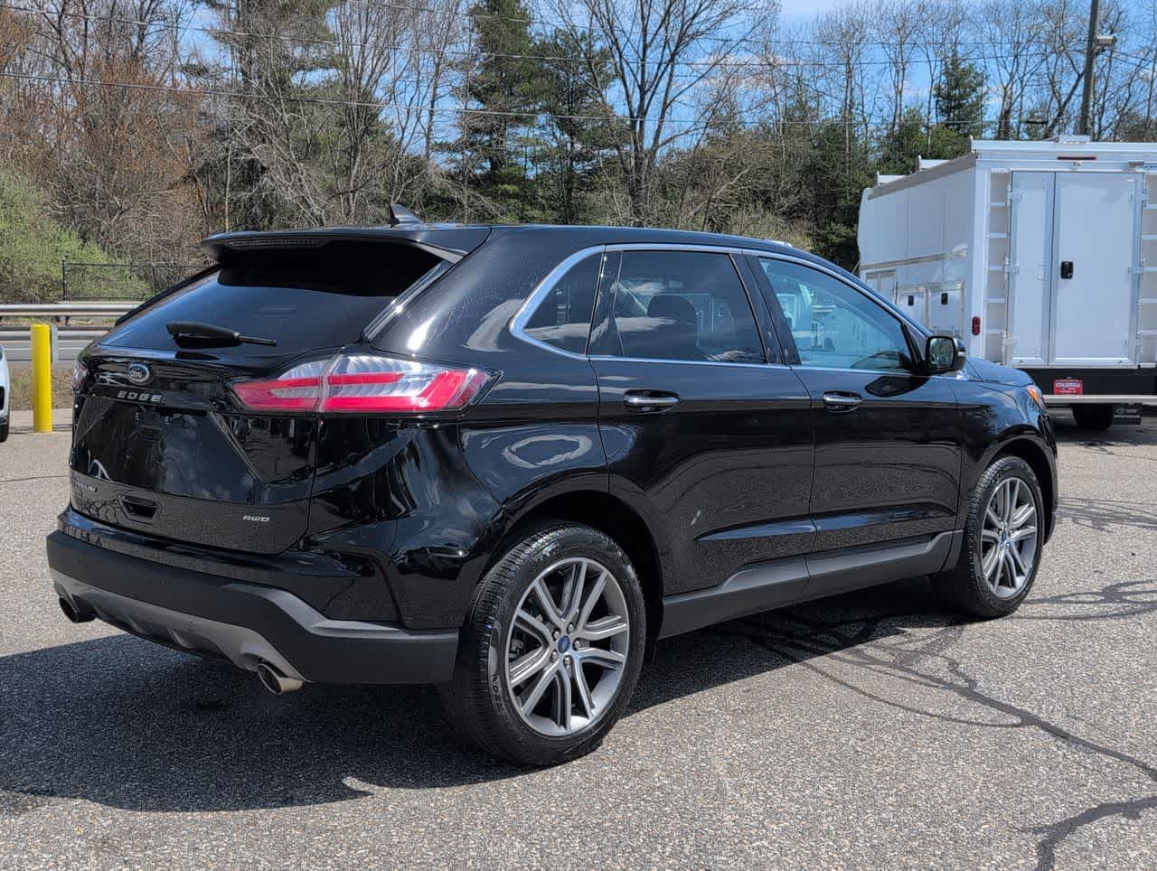 2022 Ford Edge Titanium photo 2