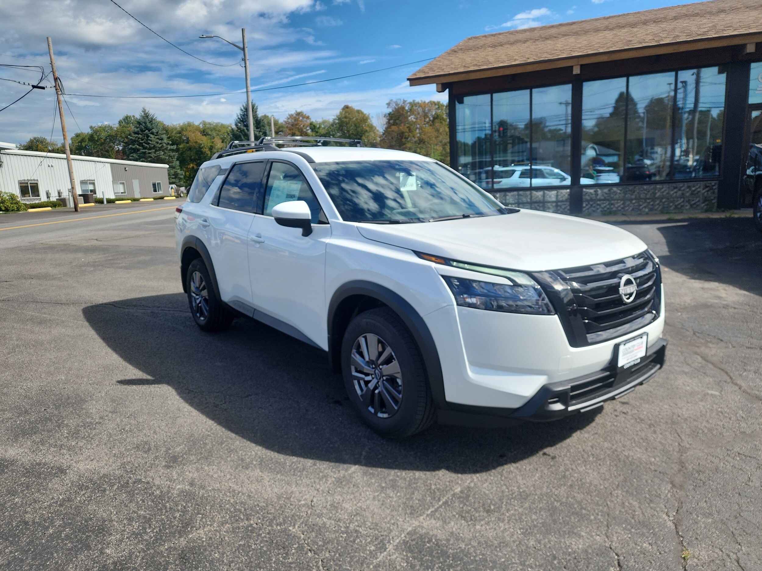 2025 Nissan Pathfinder SV's photo