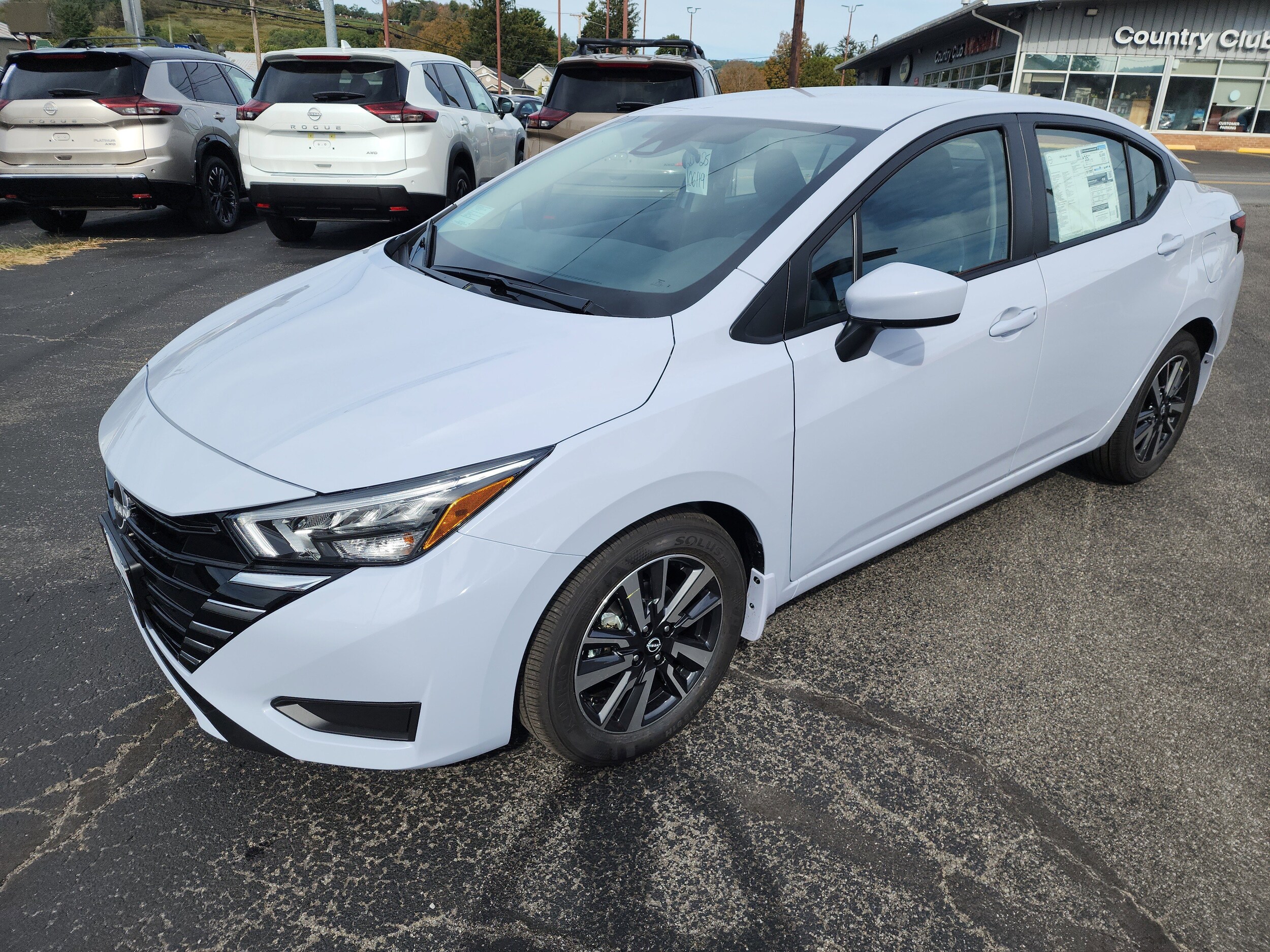2025 Nissan Versa 1.6 SV photo 3