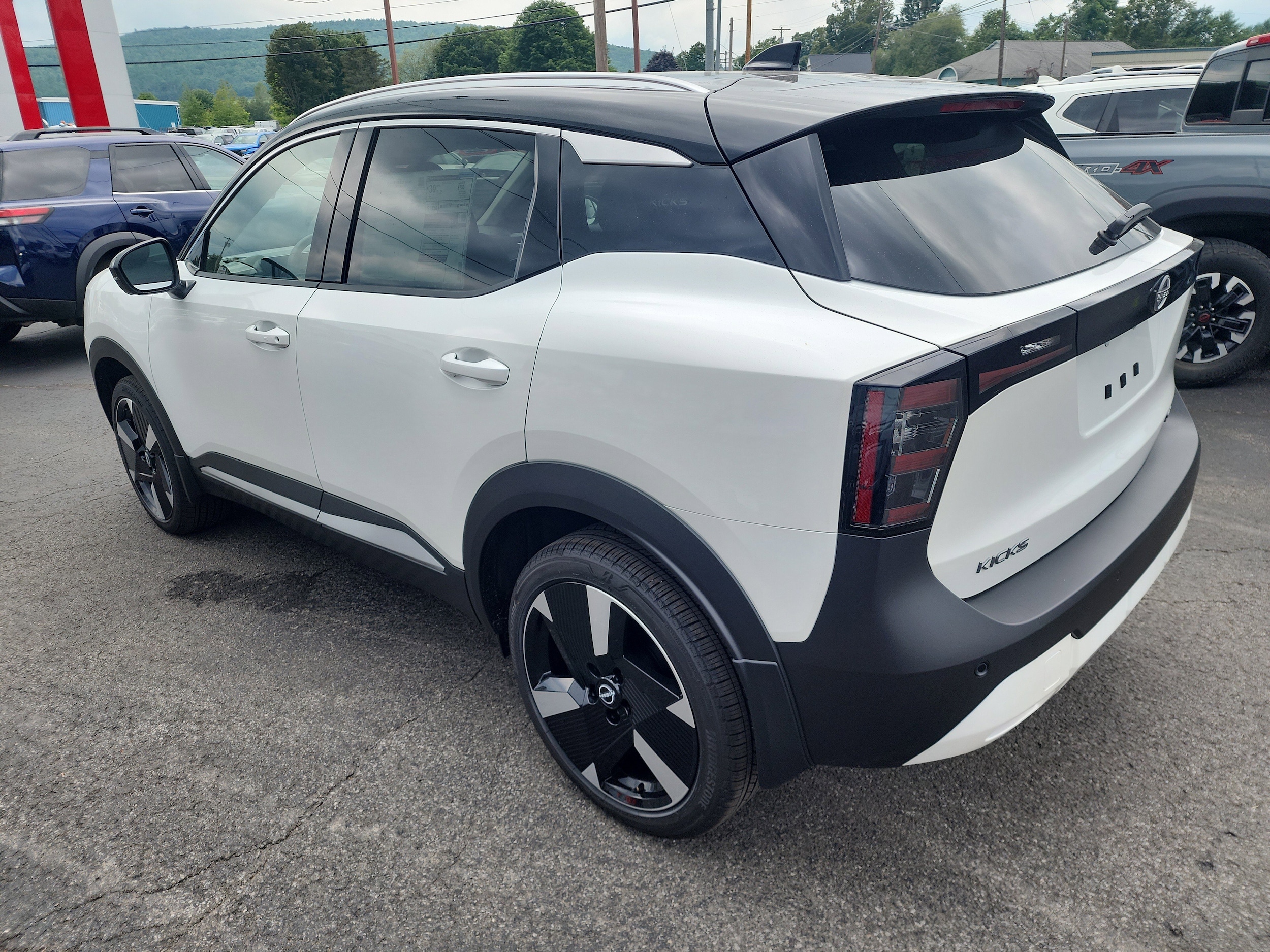 2025 Nissan Kicks SR AWD - Photo 6