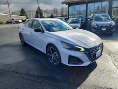 2025 Nissan Altima SR Sedan