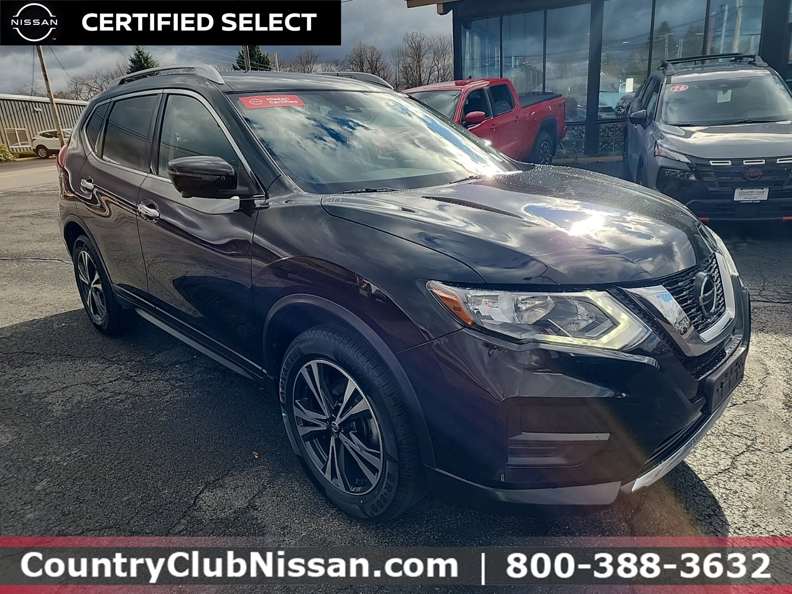 2019 Nissan Rogue SV photo 2