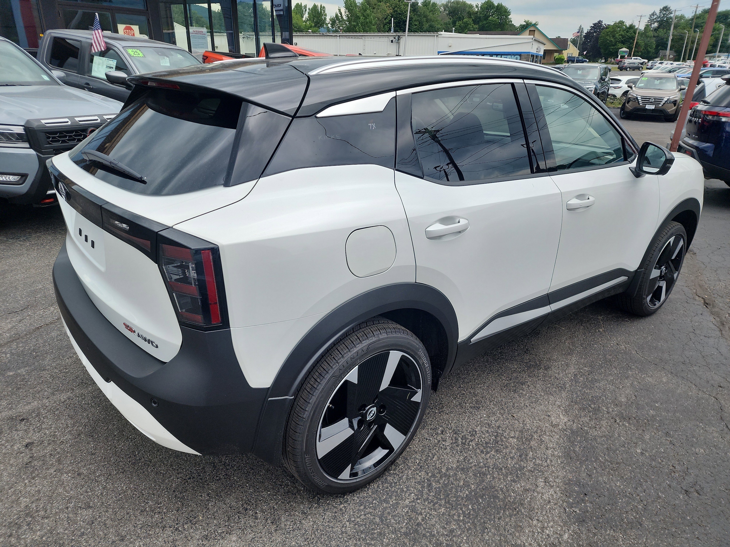 2025 Nissan Kicks SR AWD - Photo 8