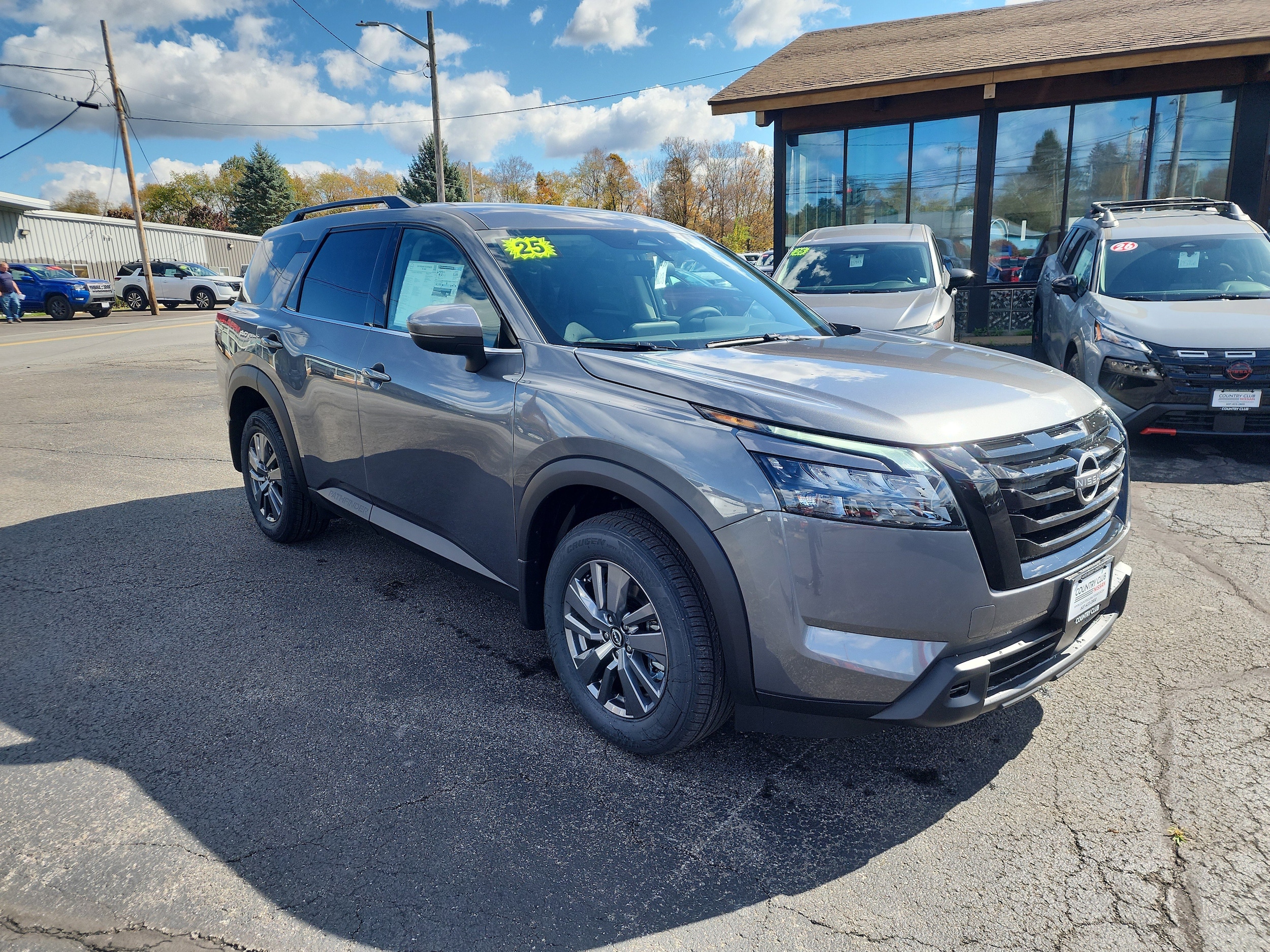 2025 Nissan Pathfinder SV's photo