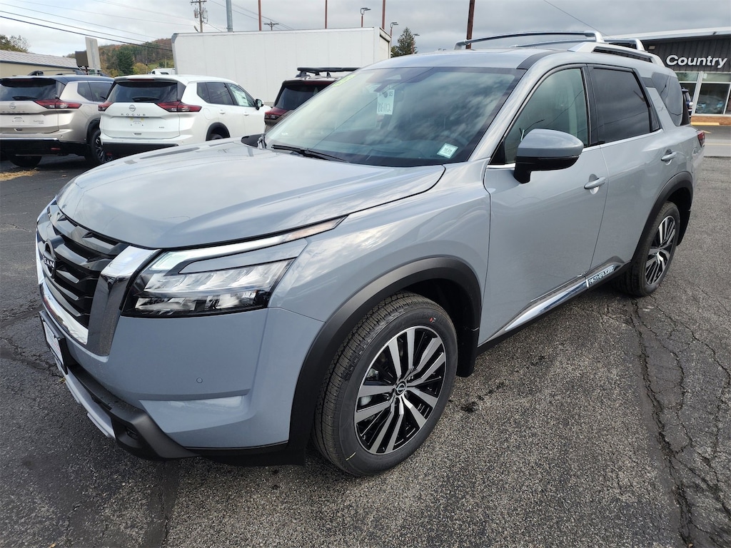 New 2025 Nissan Pathfinder Platinum SUV