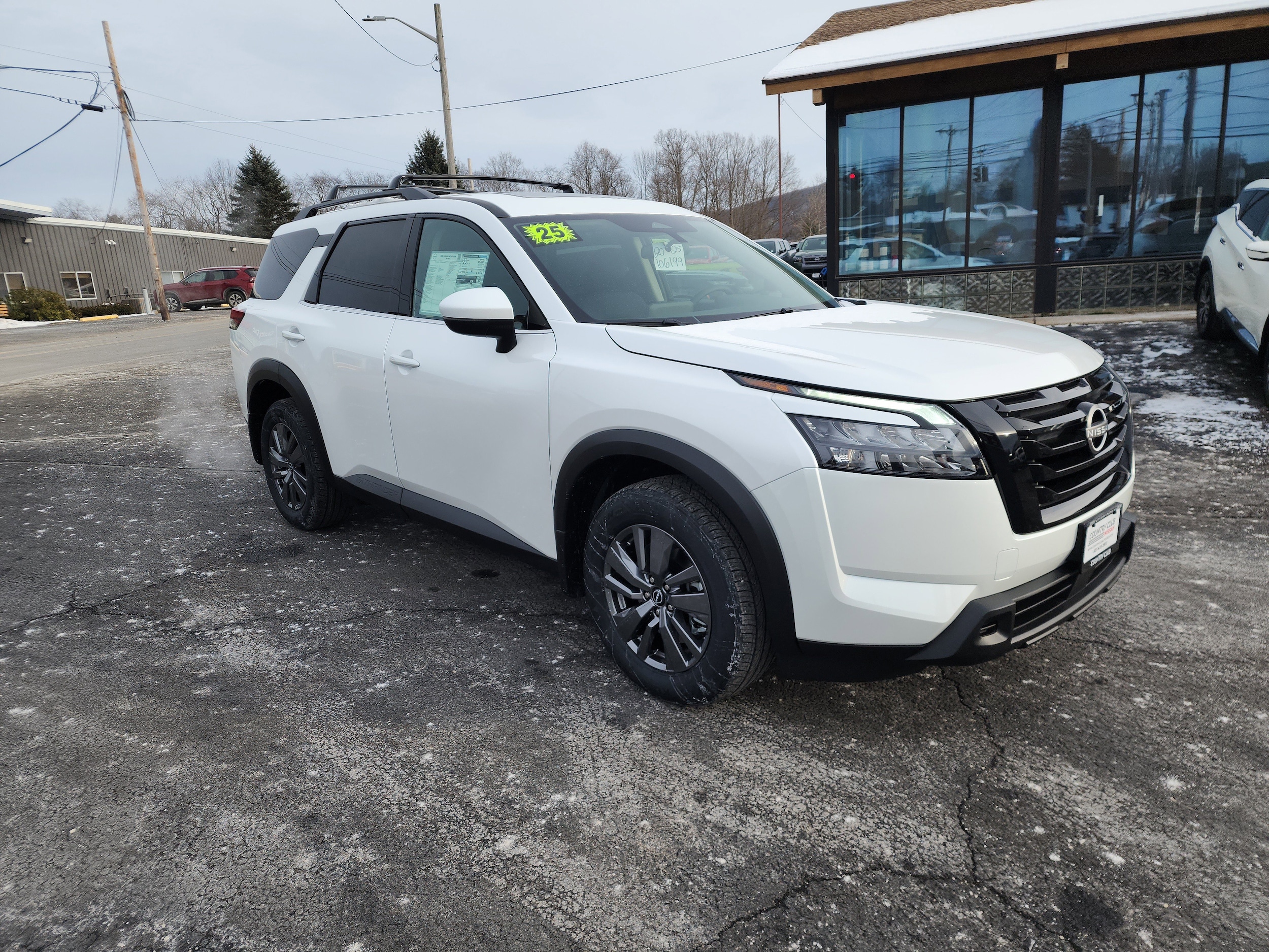 2025 Nissan Pathfinder SV's photo