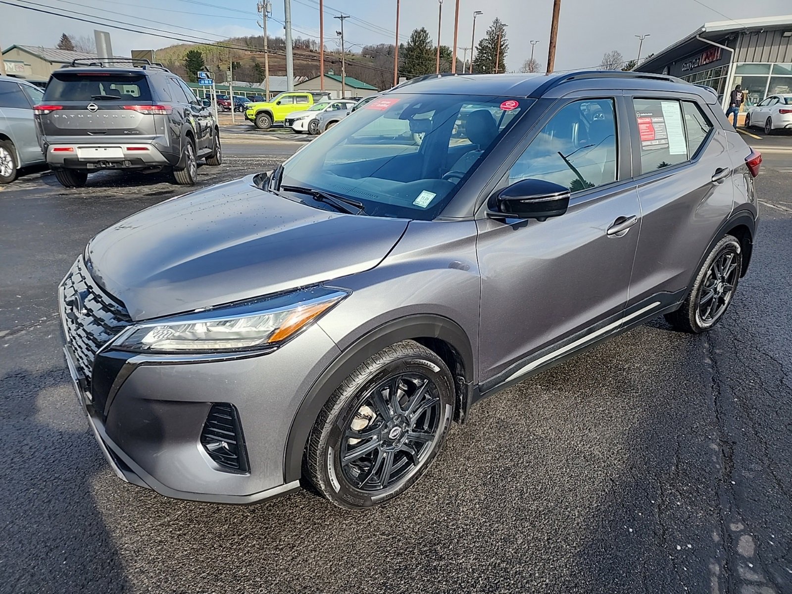 2022 Nissan Kicks SR photo 4