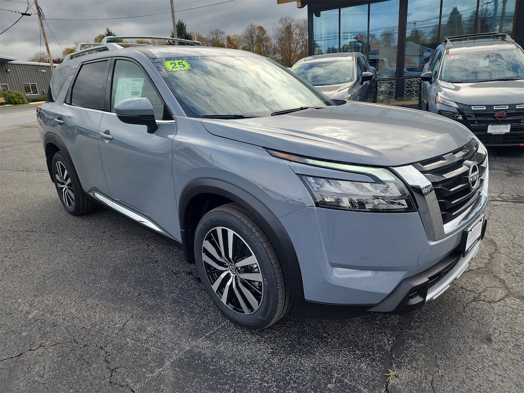 New 2025 Nissan Pathfinder Platinum SUV