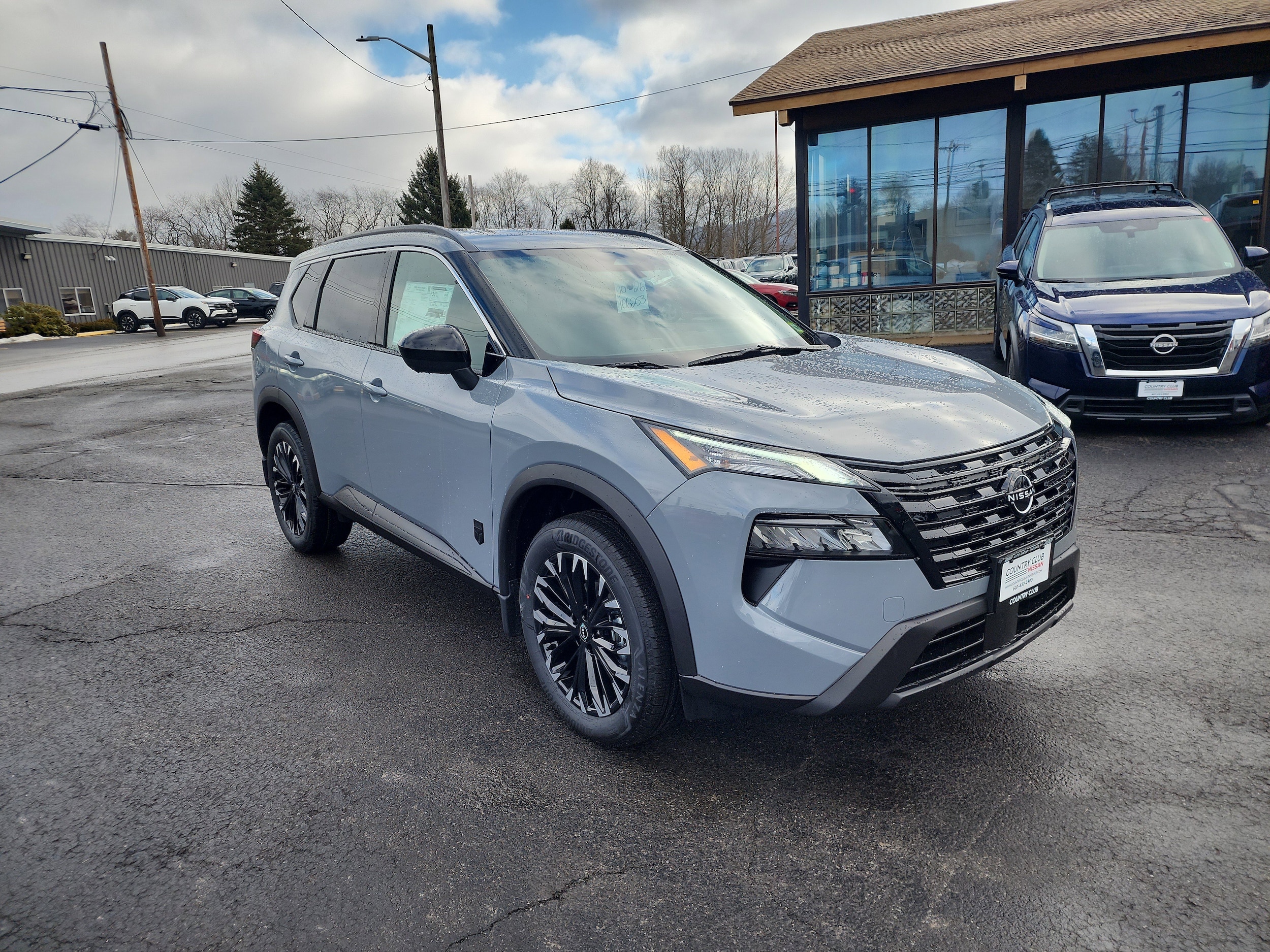 2026 Nissan Rogue Dark Armor's photo