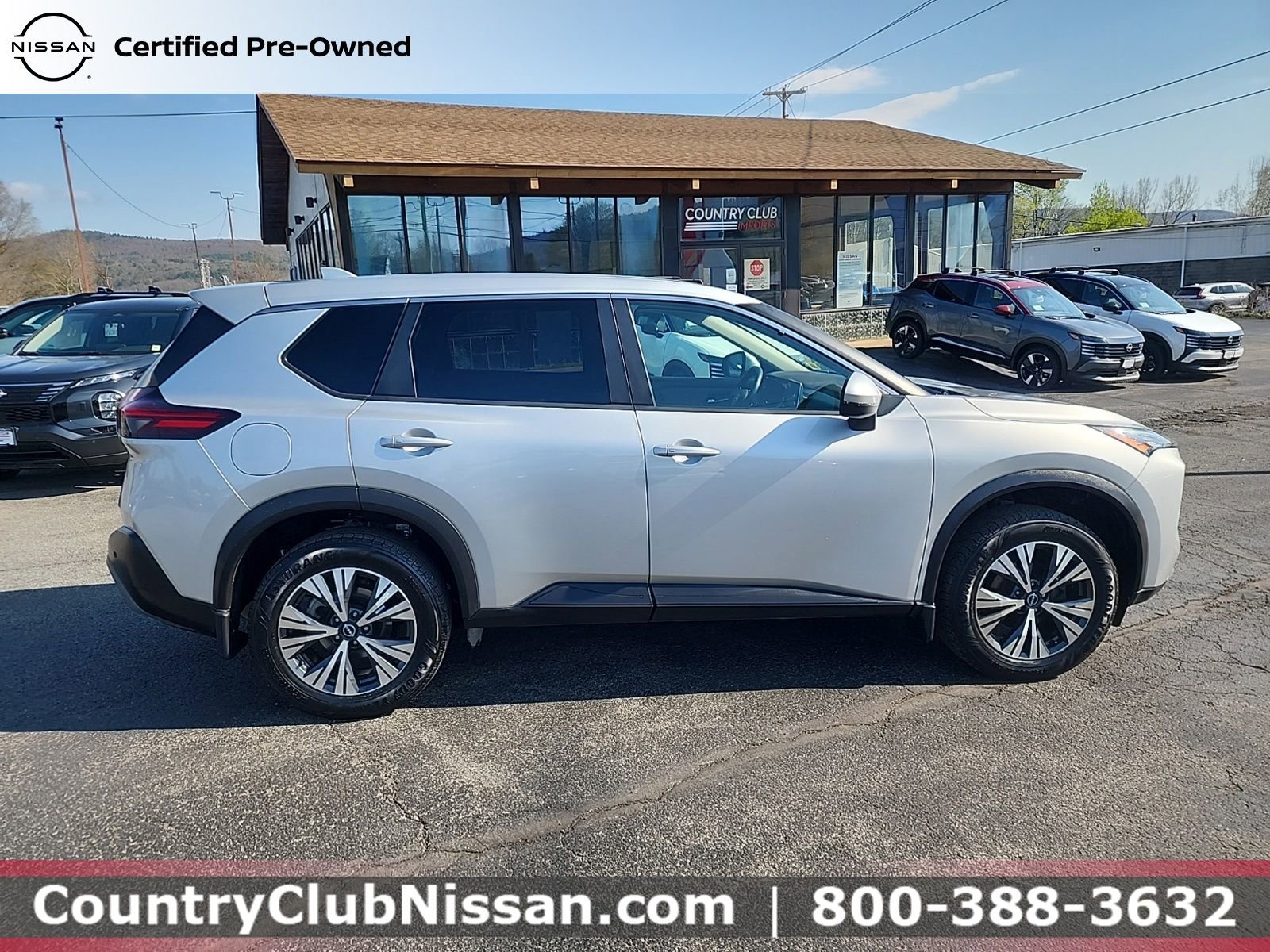 2022 Nissan Rogue SV - Photo 9
