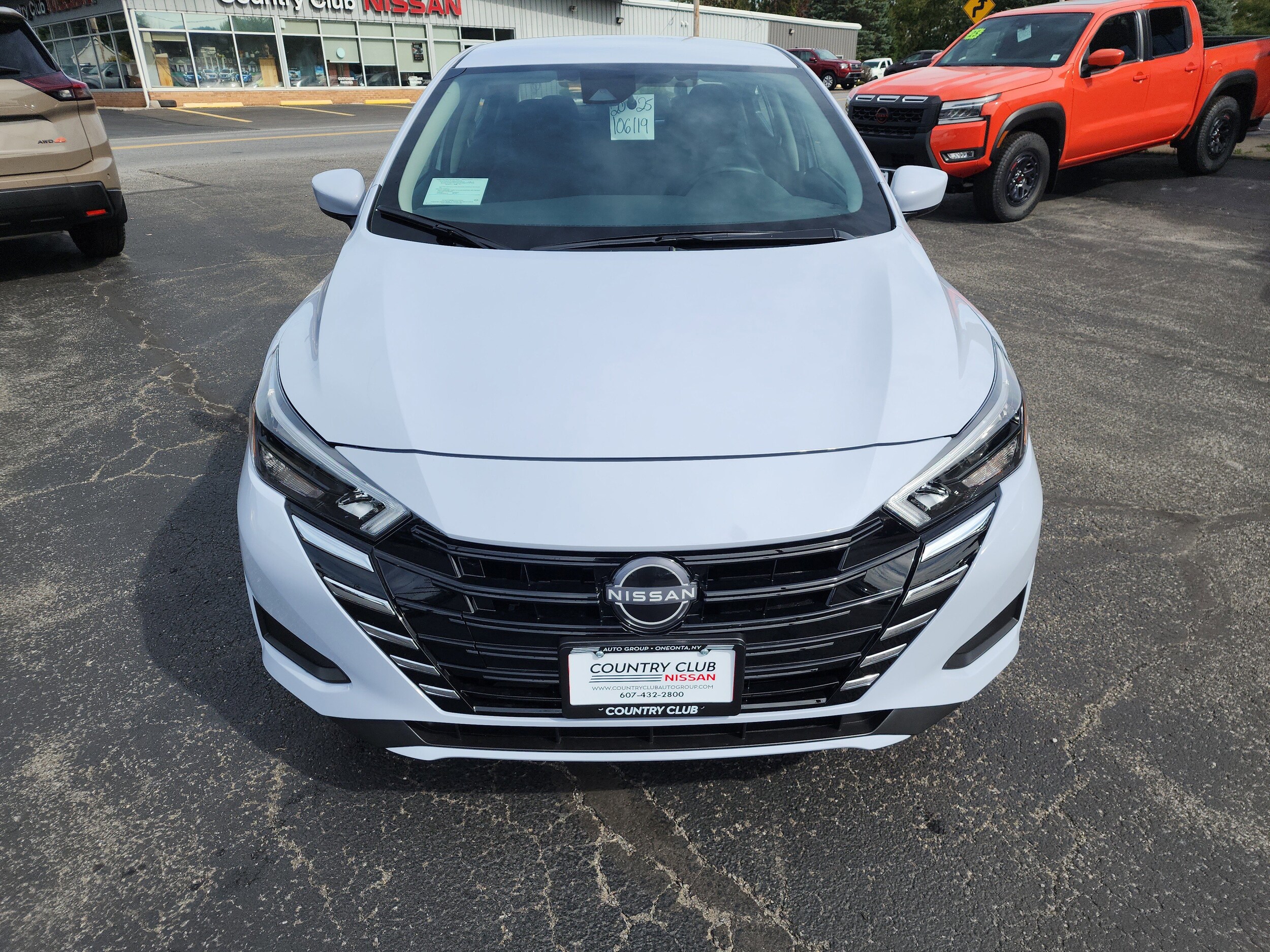 2025 Nissan Versa 1.6 SV photo 2