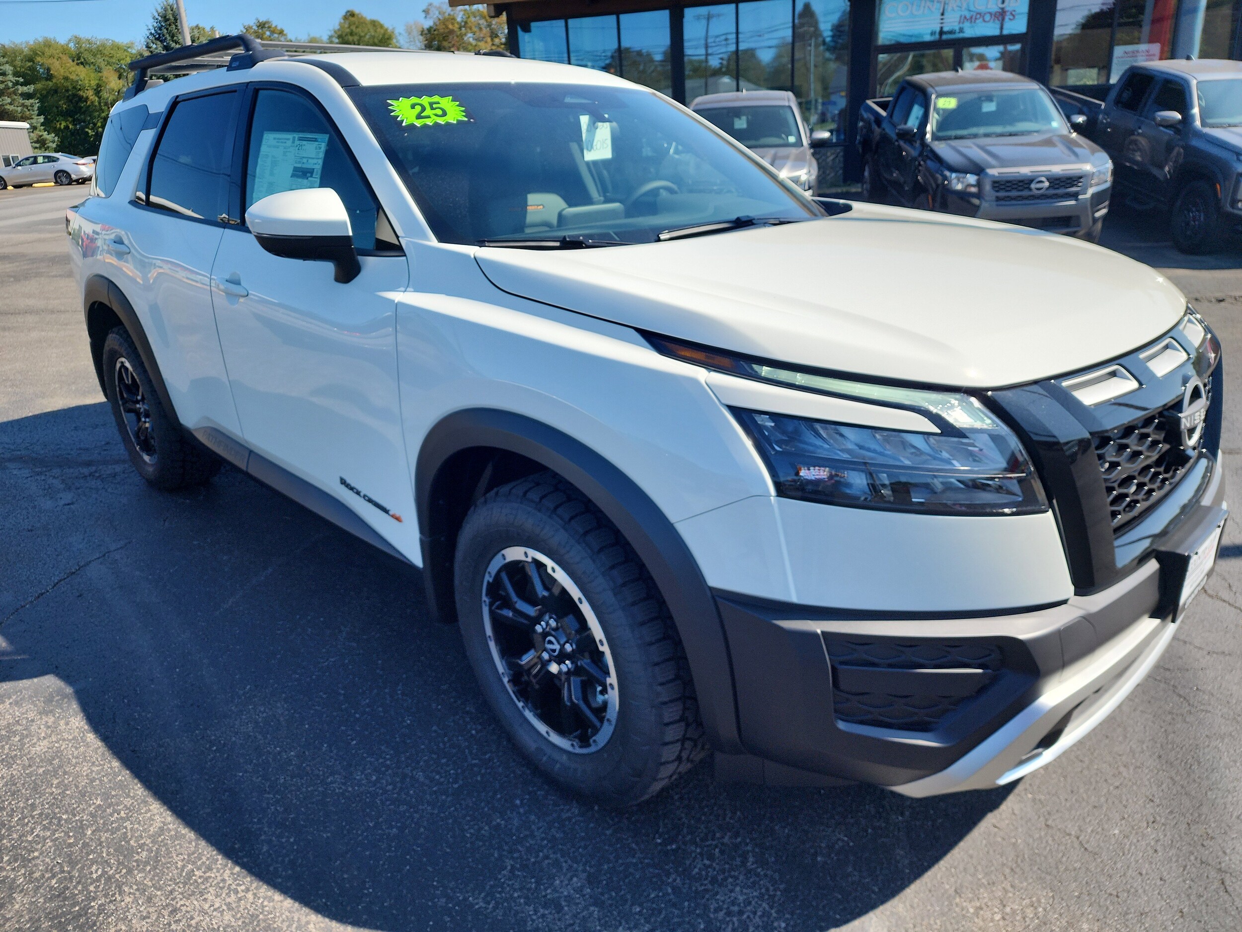 2025 Nissan Pathfinder Rock Creek photo 2