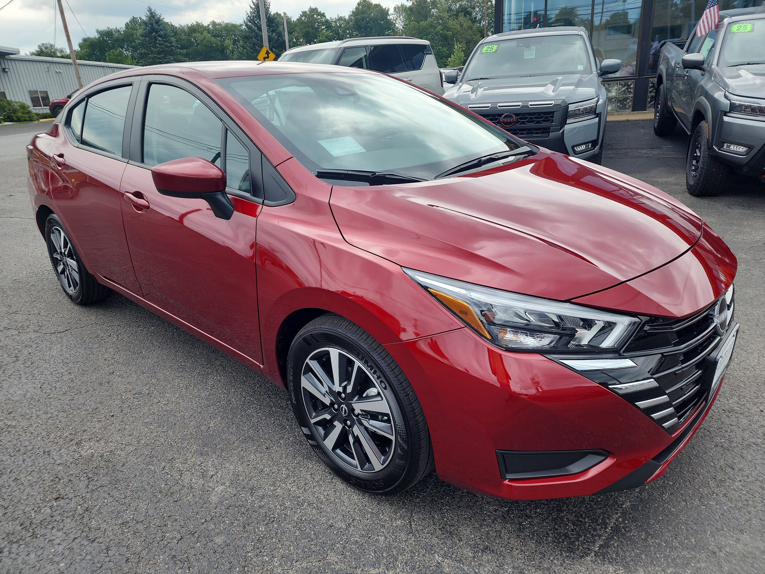 2025 Nissan Versa 1.6 SV photo 2