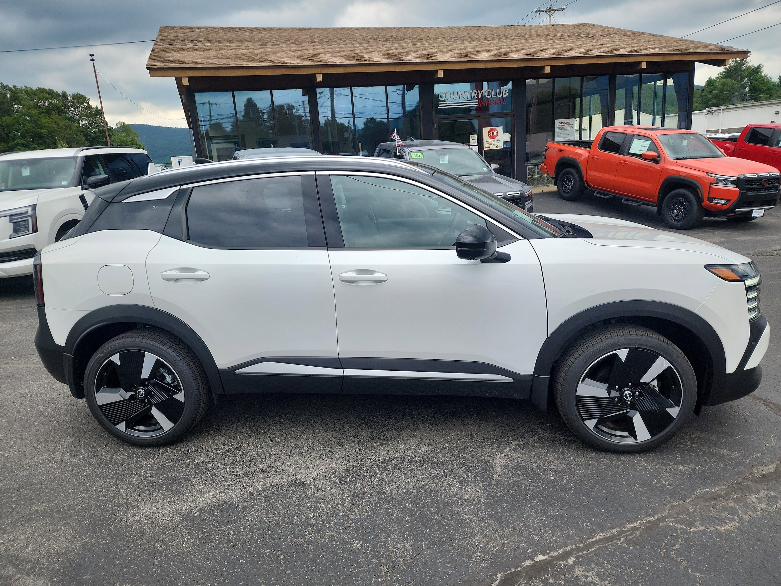 2025 Nissan Kicks SR AWD - Photo 9
