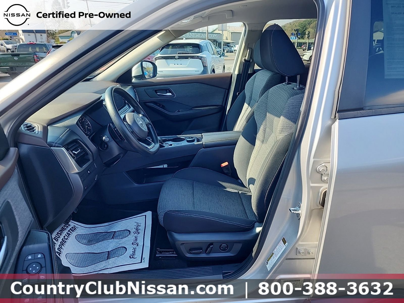 2022 Nissan Rogue SV - Photo 11