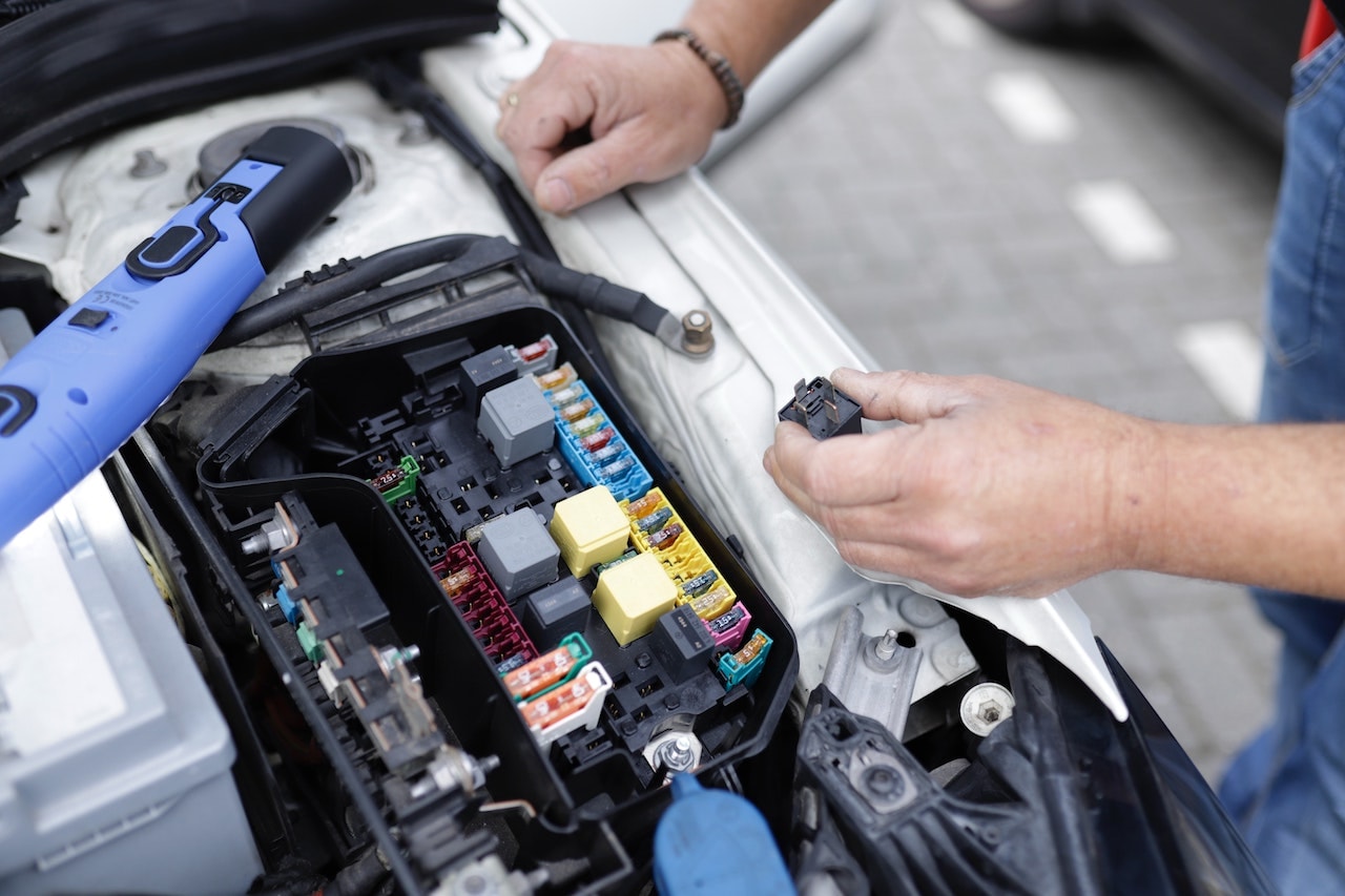 How Electric Vehicle Battery Technology Works