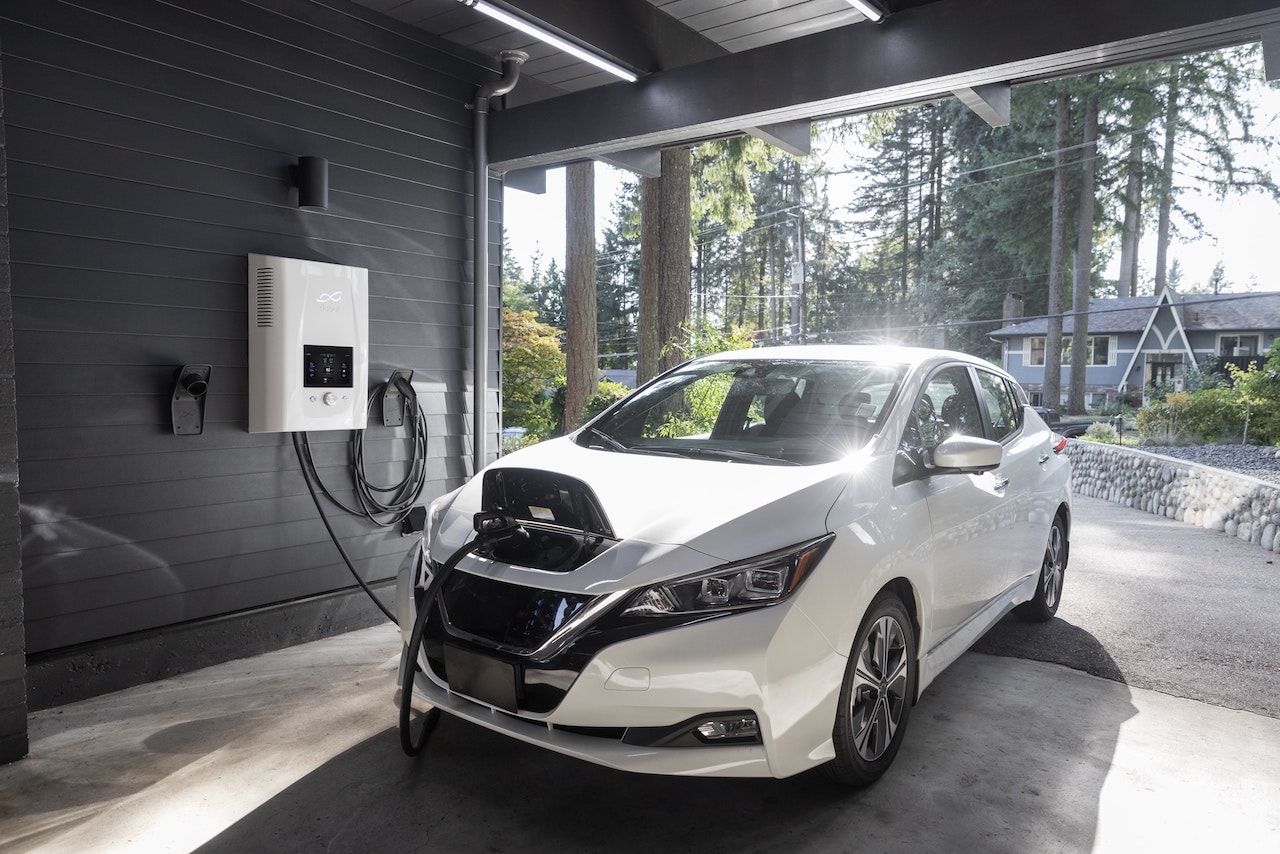 How Do the Electric Vehicle Tax Credits Work?