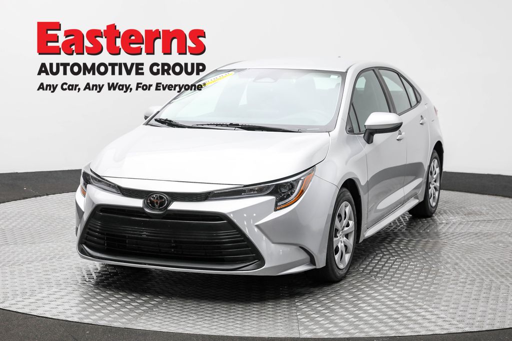 2023 Toyota Corolla LE's photo