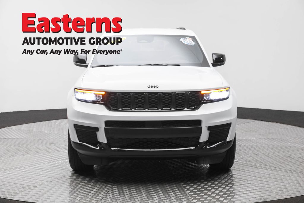 2024 Jeep Grand Cherokee Altitude photo 2