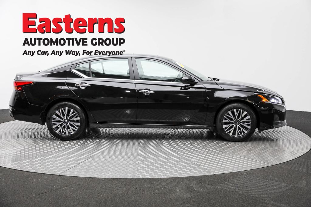 2023 Nissan Altima 2.5 SV photo 3
