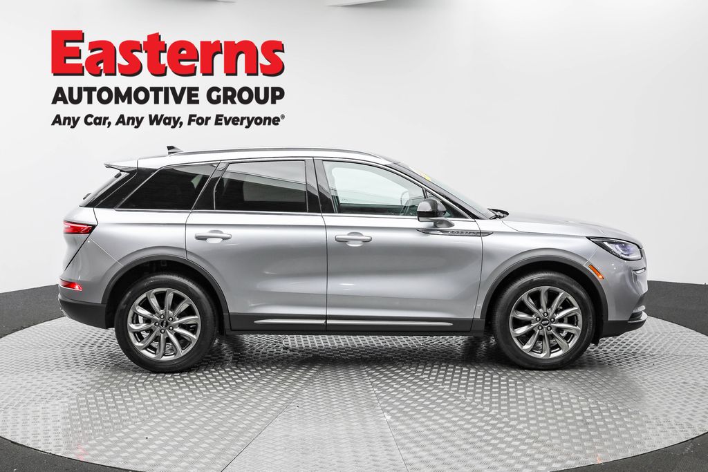 2021 Lincoln Corsair Standard photo 2