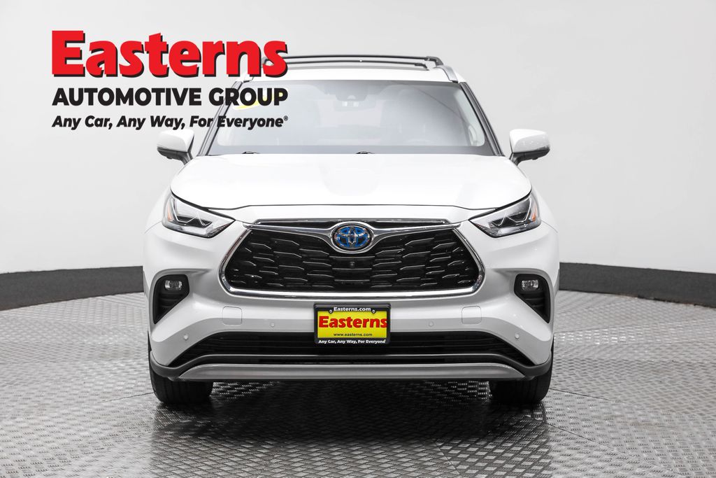 2024 Toyota Highlander Hybrid Platinum photo 2