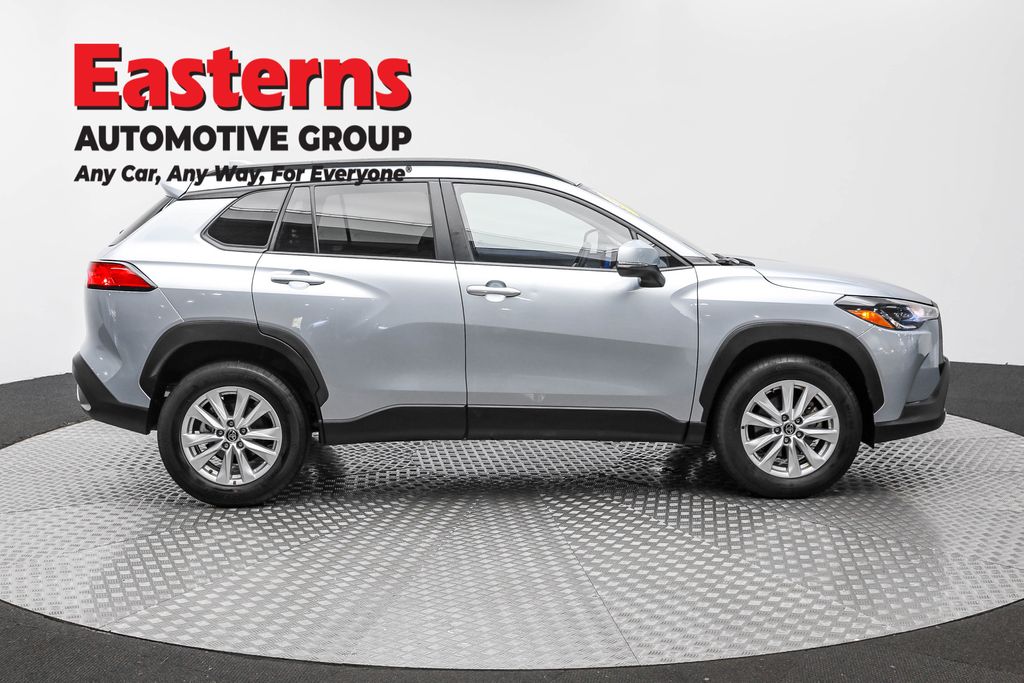 2024 Toyota Corolla Cross LE photo 4