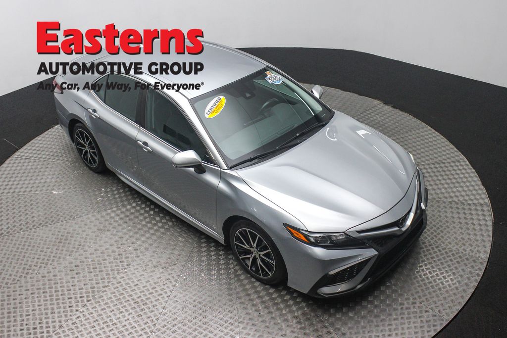 2022 Toyota Camry SE photo 3