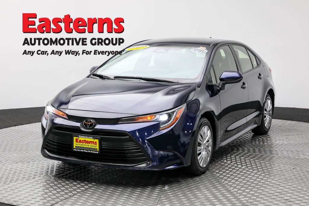 2023 Toyota Corolla LE's photo