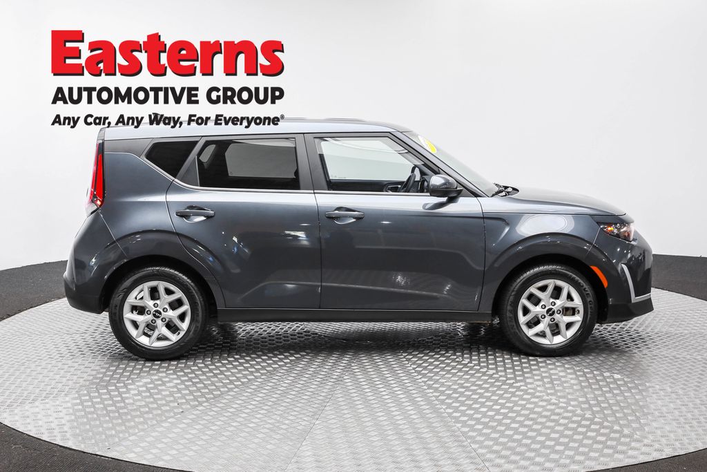 2023 Kia Soul LX photo 3