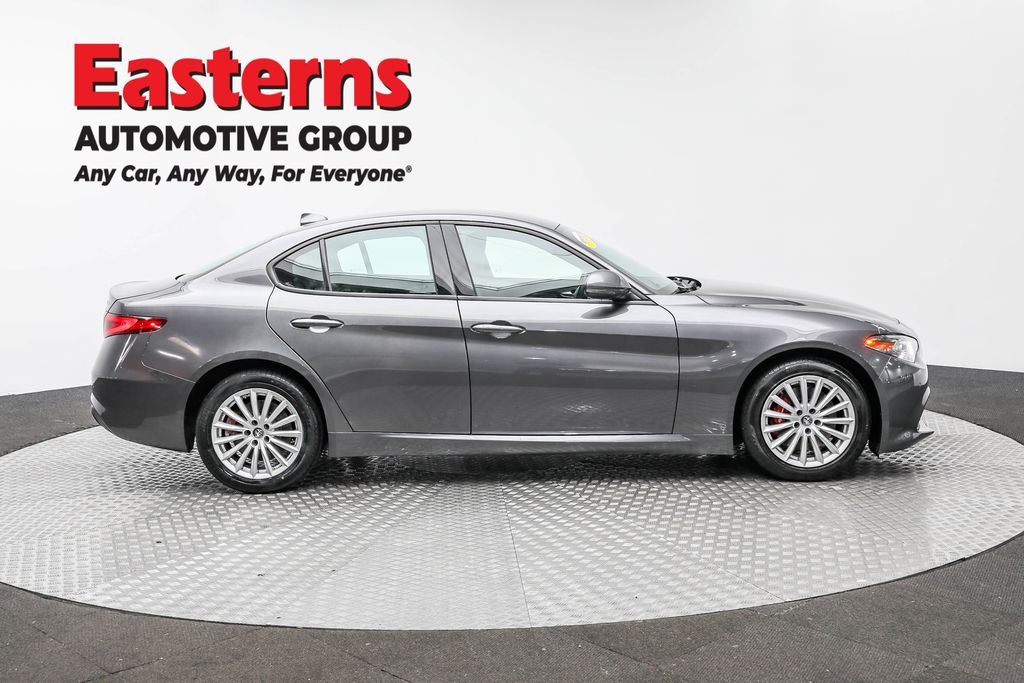 2022 Alfa Romeo Giulia Base