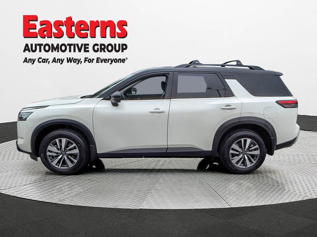 2024 Nissan Pathfinder SL photo 3