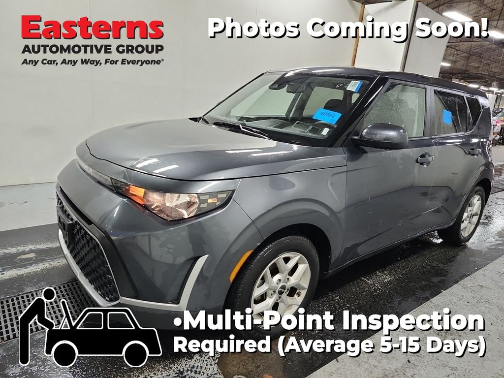 2023 Kia Soul LX's photo